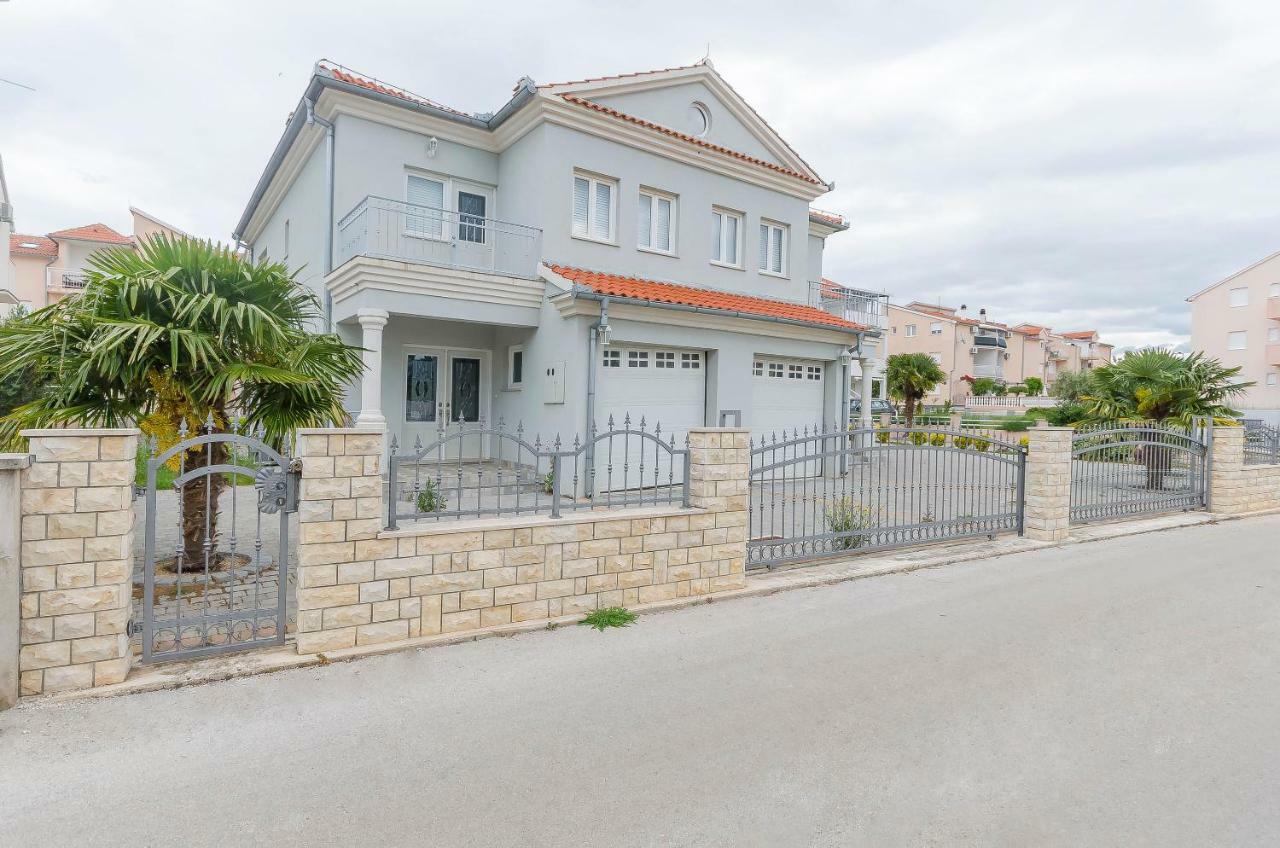 Apartment Canada Dream Vacation ซรีมา ภายนอก รูปภาพ